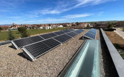 Instalación de paneles solares en una vivienda de Madrid