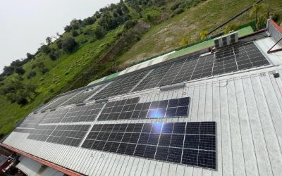 Instalación de paneles solares en una industria de decoración en Ayamonte, Huelva