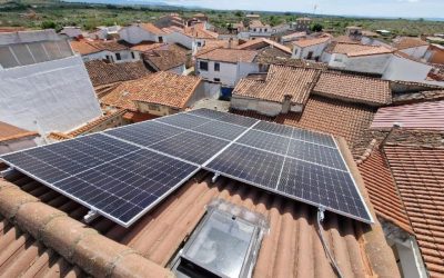 Instalación de placas solares en una vivienda de Villa del Campo, Cáceres