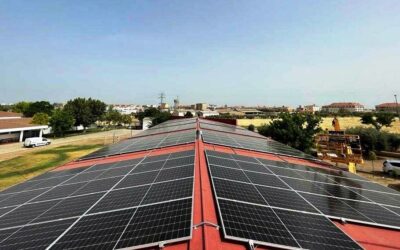 Instalación de paneles solares en asociación de Villanueva de la Serena, Badajoz