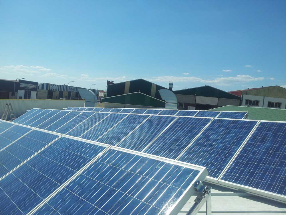 Instalación Solar con Autoconsumo Energético en MóvilCoria.