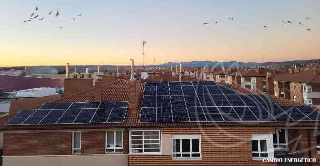 Estructura de paneles solares con soporte coplanar