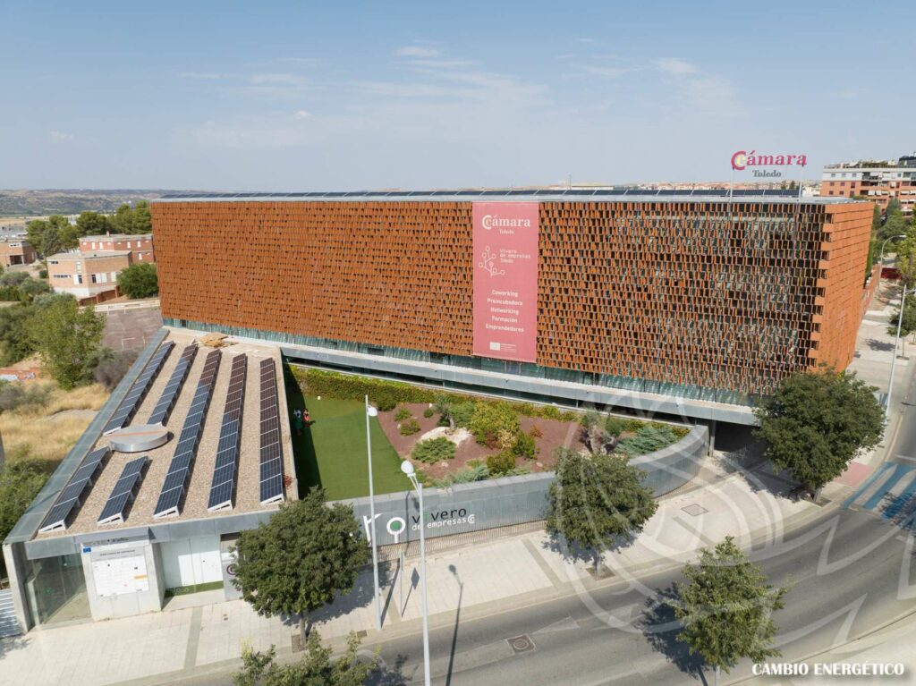 instalación de placas solares en la Cámara de Comercio de Toledo 