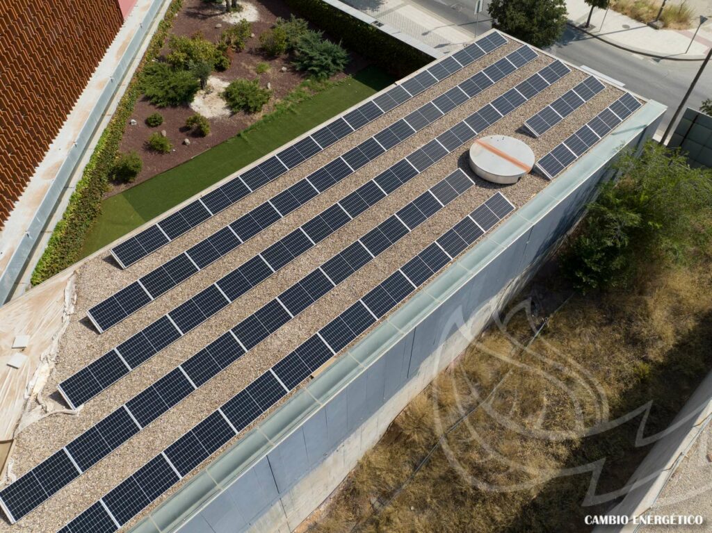 instalación de placas solares en la Cámara de Comercio de Toledo 