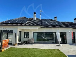 Instalación de paneles solares en vivienda