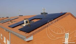 Instalación de paneles solares para autoconsumo en una vivienda de Paracuellos de Jarama, Madrid