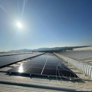 Instalación de paneles solares en una empresa de fruta de Murcia