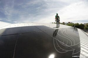Instalación de paneles solares para autoconsumo en una empresa de materiales de construcción de Mérida