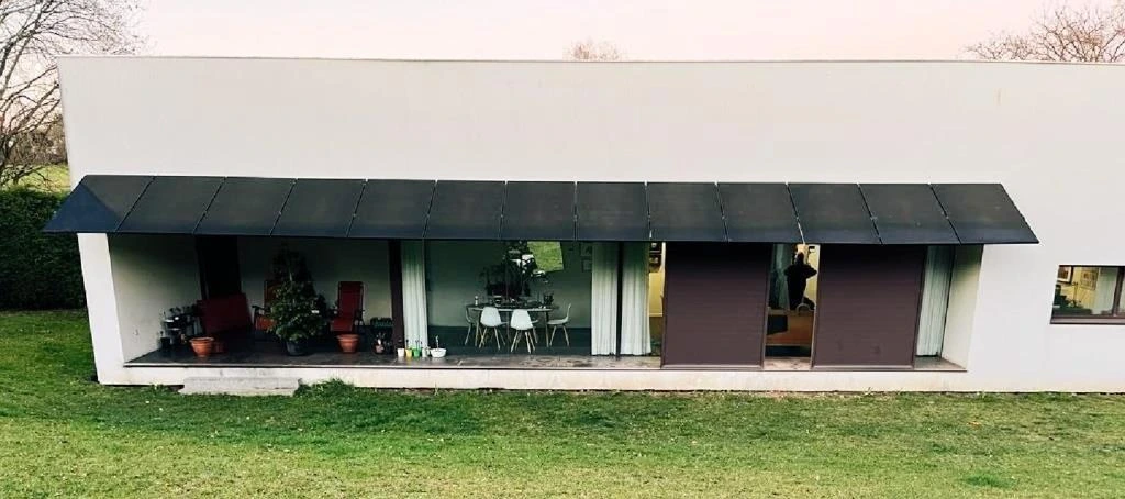 Instalación de paneles solares en una vivienda