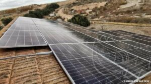 Instalación de placas solares en una casa de Murcia
