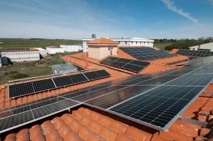 Instalación de placas solares con diferentes orientaciones