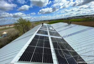 Instalación de placas solares en bodega de Fuenlabrada