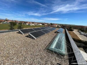 Instalación de placas solares en una vivienda