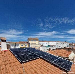 Instalación de placas solares en una vivienda de Coria, Cáceres