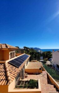 Instalación de placas solares en una vivienda de Murcia