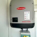 Inversor Fronius de la instalación de autoconsumo fotovoltaico en una vivienda