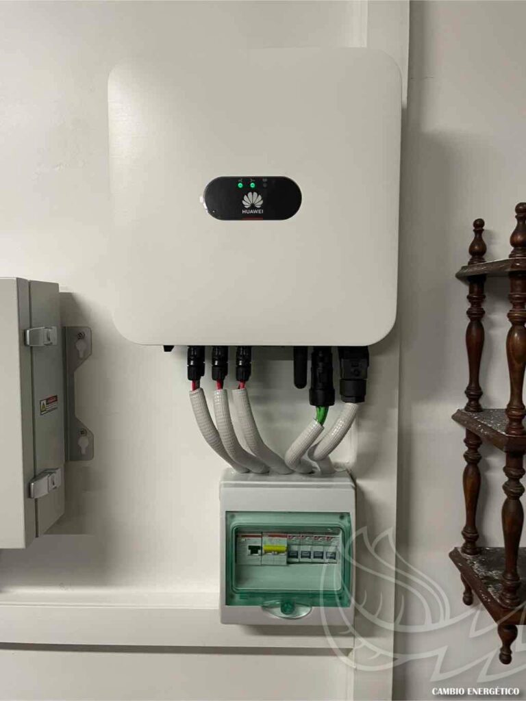 Inversor Huawei de la instalación de autoconsumo en una vivienda de Álava