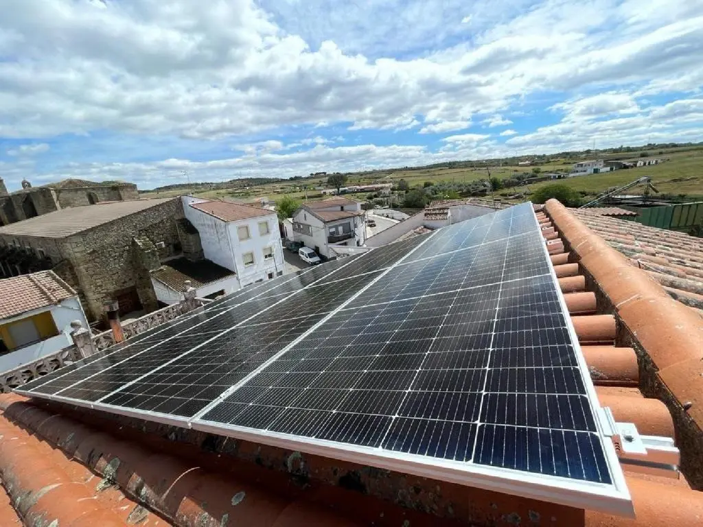 Irradiación solar para alimentar módulos fotovoltaicos