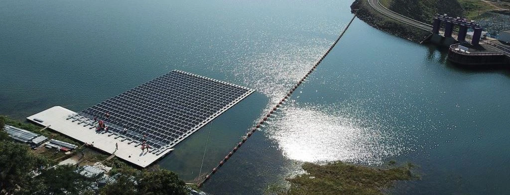 Huerto solar flotante