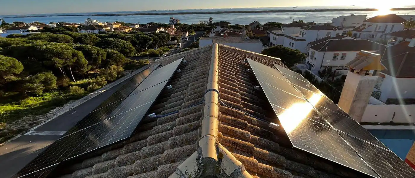 instalación fotovoltaica a dos aguas en Huelva