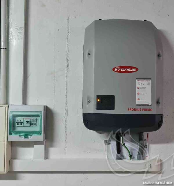 Inversor de instalación fotovoltaica en