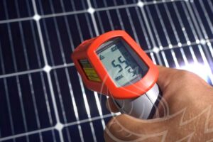 Medición de temperatura de un panel solar