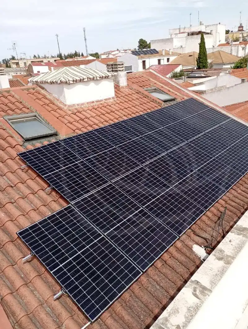 instalación fotovoltaicas sobre tejado de una vivienda